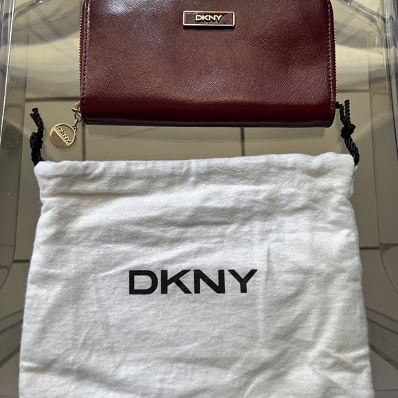 New DKNY Burgundy Saffiano Leather Bryant Park Zip Around Wallet - Picture 2 of 12